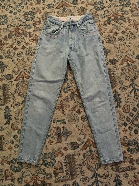 Lee Denim - VINTAGE Lee Light Wash Blue High-Rise Ankle Jeans with Subtle Embroidery